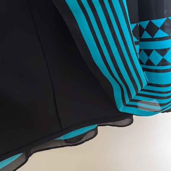 Studio I skirt and jacket suit - Picture 5 of 16